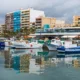 Barcas de pesca en el puerto de Santa Pola, junto a la salida y meta de la Media Maratón Internacional